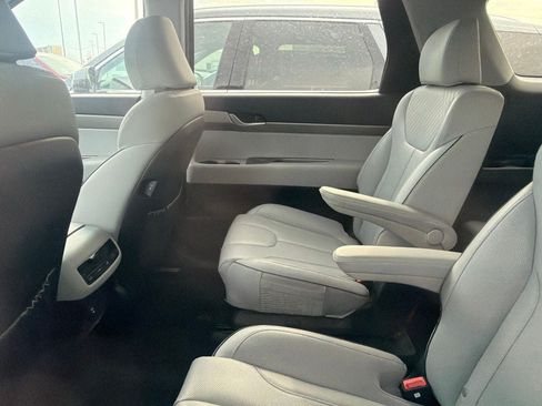 Used 2025 Hyundai Palisade SEL FWD image 3