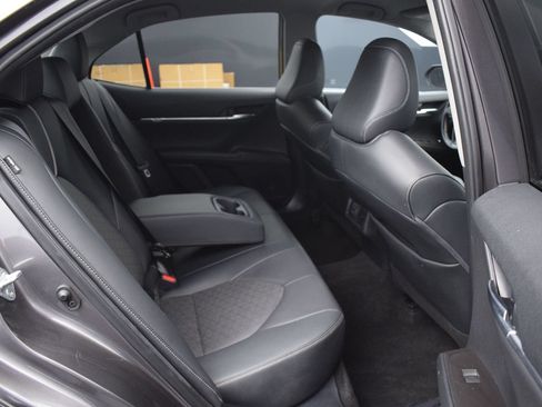 Used 2022 Toyota Camry XSE FWD image 11