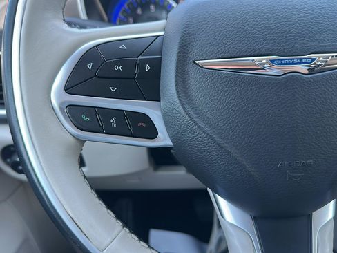 Used 2019 Chrysler Pacifica Limited FWD image 25