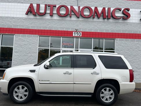 Used 2007 Cadillac Escalade AWD image 3