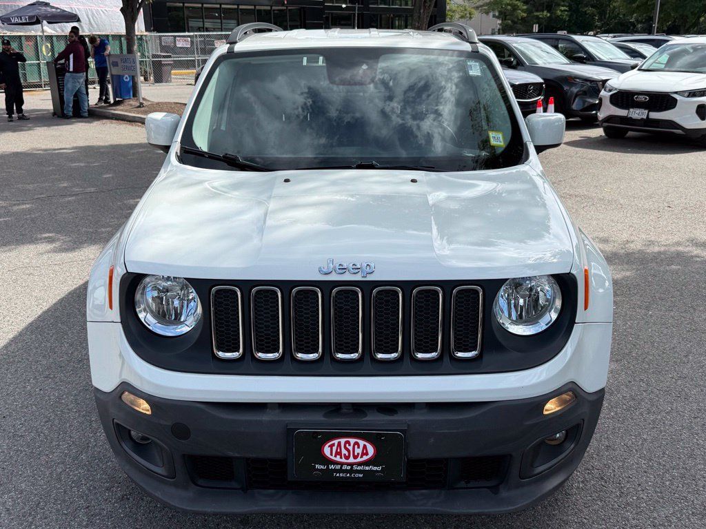 Used 2017 Jeep Renegade Latitude AWD/4WD image 2