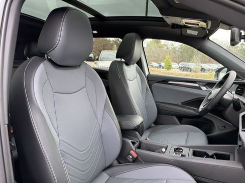 New 2026 Volkswagen Tiguan SE R-Line FWD image 19