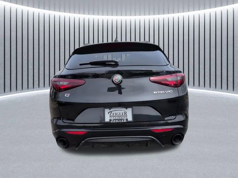 Used 2023 Alfa Romeo Stelvio Veloce image 9