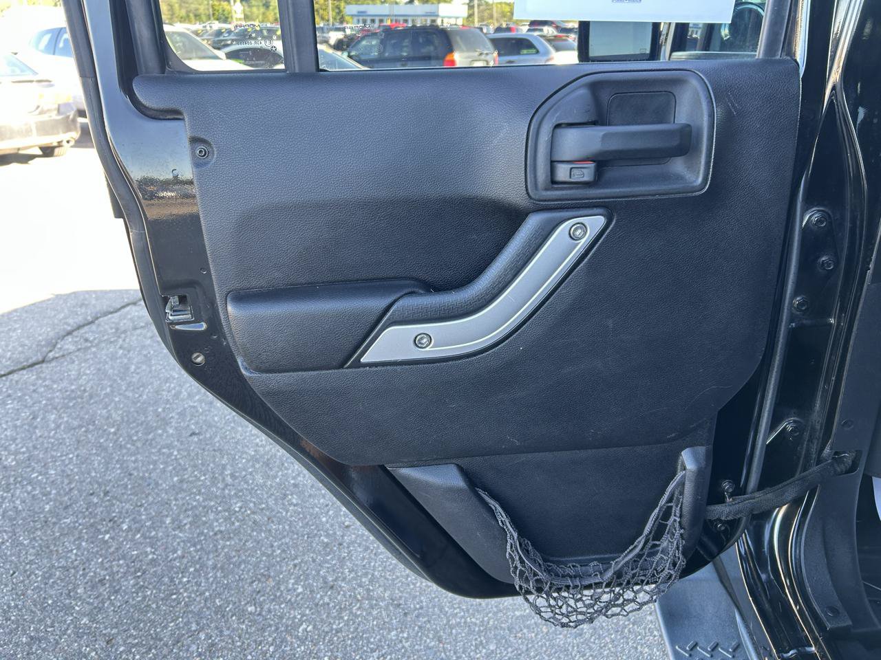 Used 2014 Jeep Wrangler Unlimited Sahara w/ Dual Top Group AWD/4WD image 13