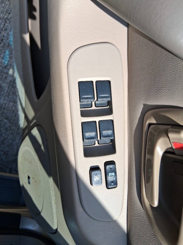Used 2007 Toyota Sequoia SR5 RWD image 25