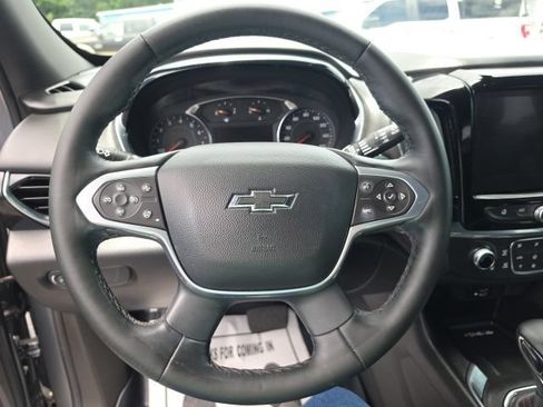 Used 2023 Chevrolet Traverse RS FWD image 8