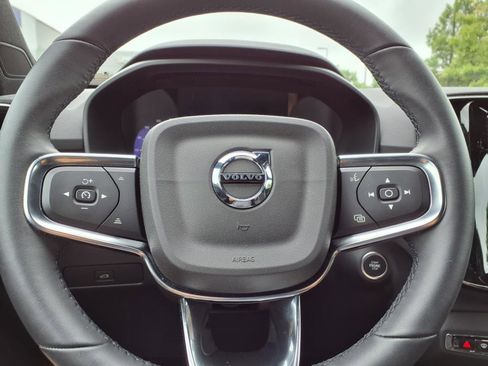 Certified 2023 Volvo XC40 B5 Plus w/ Protection Package Premier image 27