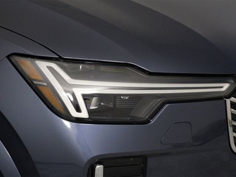 New 2026 Volvo XC90 B6 Plus w/ Protection Package Premier image 14