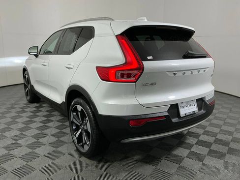 Used 2022 Volvo XC40 T5 Momentum w/ Premium Package AWD/4WD image 7