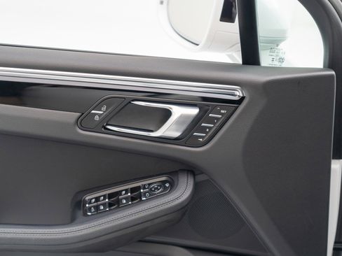 Certified 2026 Porsche Macan AWD/4WD image 21