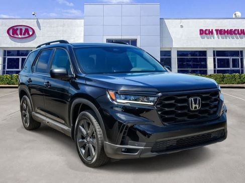 Used 2025 Honda Pilot Sport image 3
