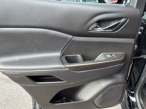 Used 2023 GMC Acadia SLT image 14