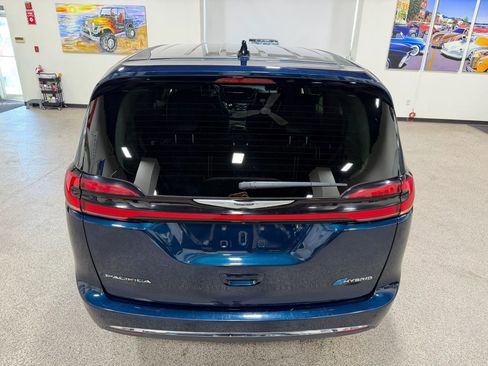 Used 2023 Chrysler Pacifica Touring-L FWD image 19