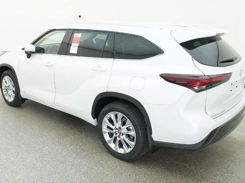 New 2026 Toyota Highlander Limited AWD/4WD image 9