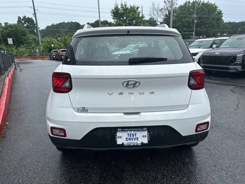 Certified 2025 Hyundai Venue SEL FWD image 4