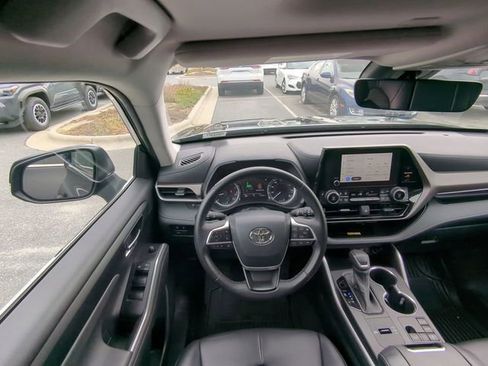 Used 2023 Toyota Highlander XLE image 35
