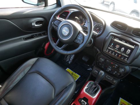 Used 2022 Jeep Renegade Trailhawk w/ Trailer Tow Group image 9