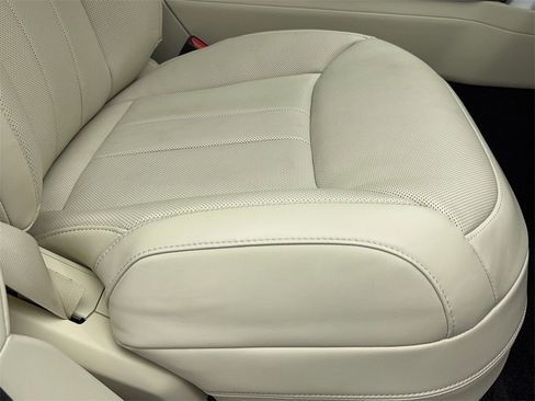 Used 2023 Land Rover Range Rover SE image 49