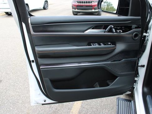 Used 2024 Jeep Grand Wagoneer Series III w/ Rear Seat Video Group 1 AWD/4WD image 11