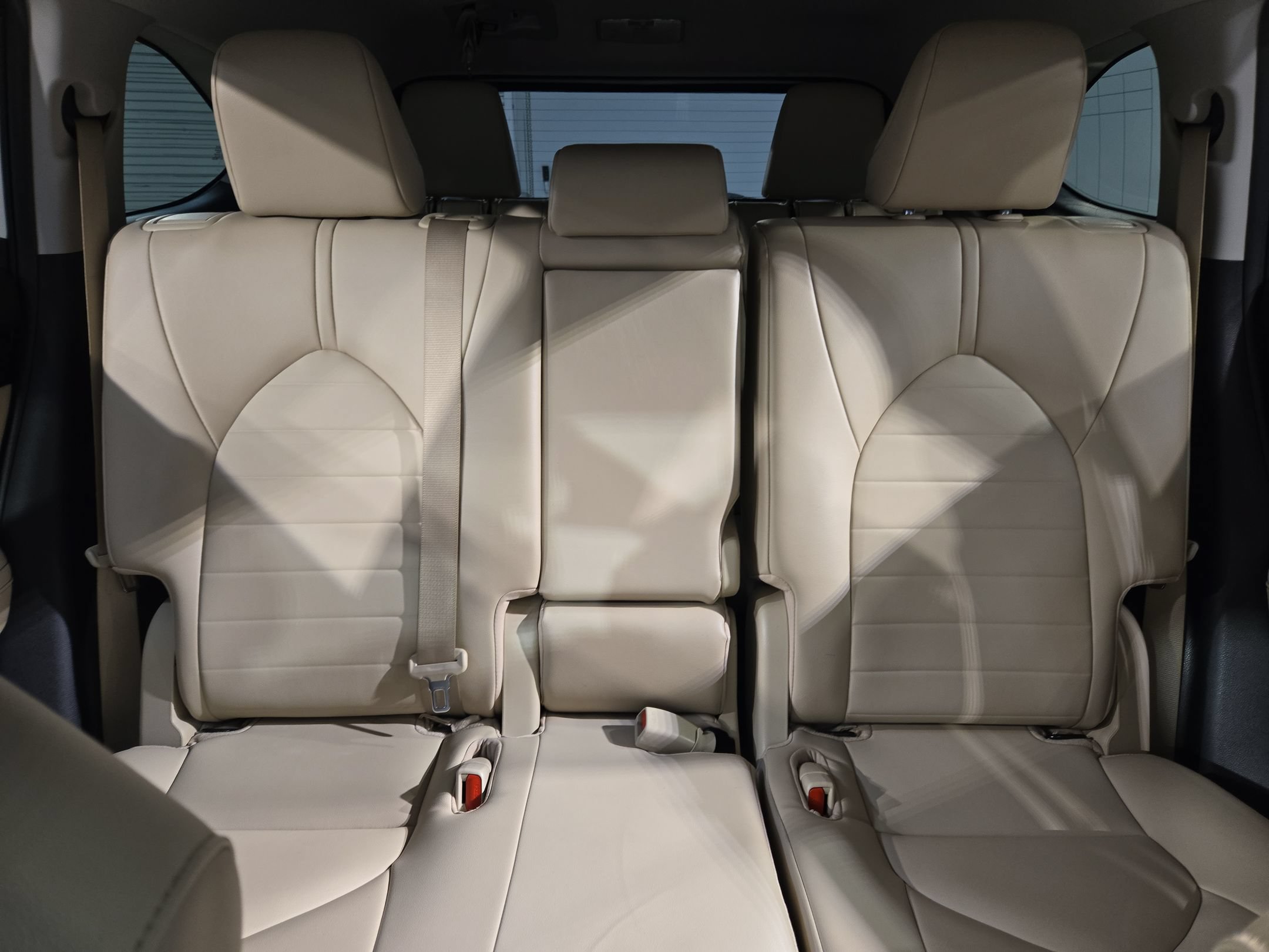 Used 2022 Toyota Highlander XLE FWD image 13