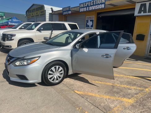 Used 2016 Nissan Altima 2.5 S w/ Power Driver Seat Package FWD image 9