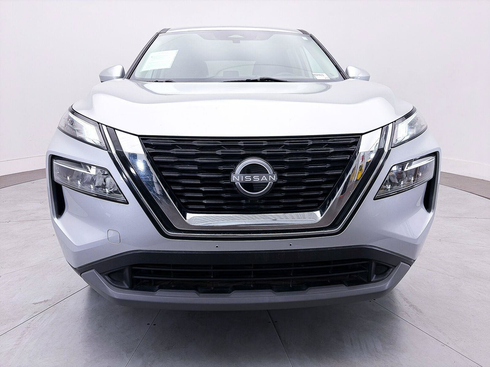 Used 2023 Nissan Rogue SV FWD image 9