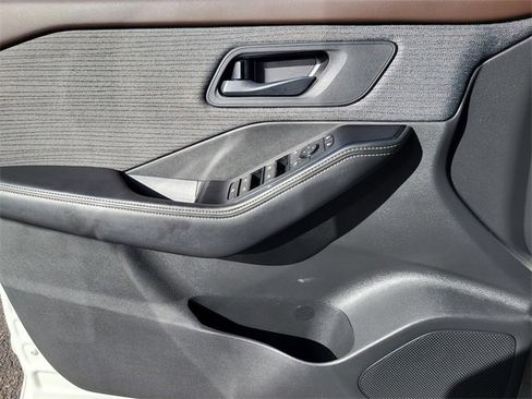 Used 2021 Nissan Rogue S image 10