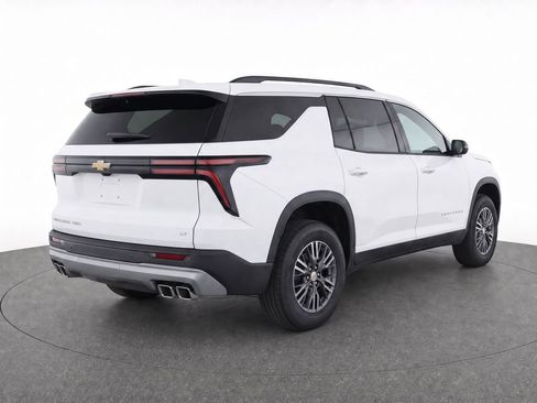 Used 2024 Chevrolet Traverse LT AWD/4WD image 9