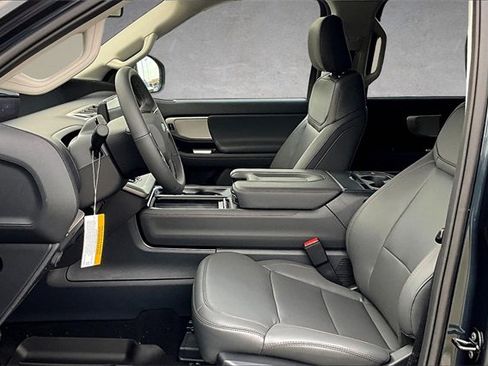 New 2025 Ford Expedition Active image 9