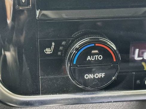 Used 2025 Nissan Rogue SL FWD image 20