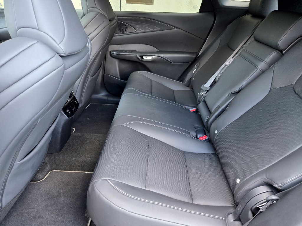 Used 2023 Lexus RX 350 F Sport w/ Accessory Package AWD/4WD image 15