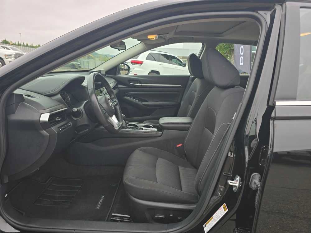 Used 2023 Nissan Altima 2.5 SV w/ SV Premium Package FWD image 9