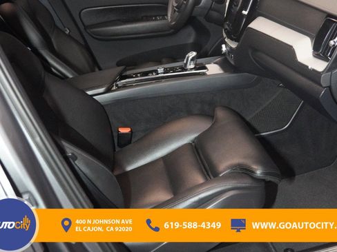 Used 2019 Volvo XC60 T8 Inscription w/ Advanced Package image 9