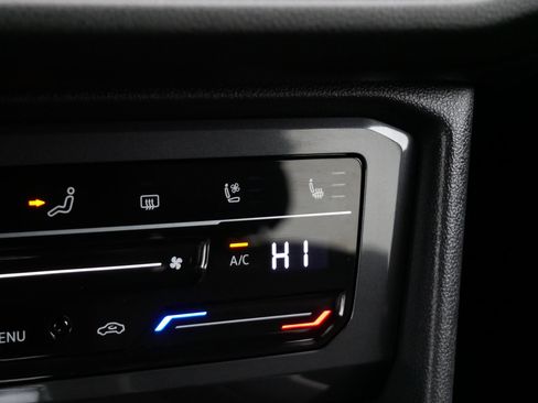 Certified 2023 Volkswagen Tiguan SEL R-Line image 30