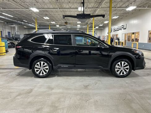 Certified 2025 Subaru Outback Premium image 9