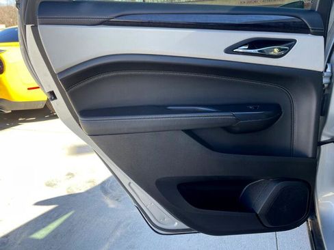 Used 2015 Cadillac SRX Luxury image 11