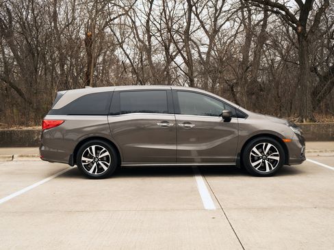 Used 2018 Honda Odyssey Elite image 10