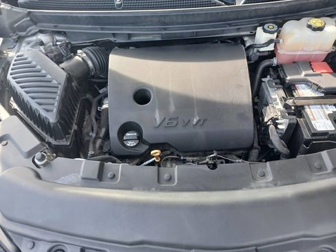 Used 2019 Buick Enclave Essence FWD image 2