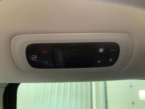 Used 2024 Chrysler Pacifica Touring-L FWD image 18