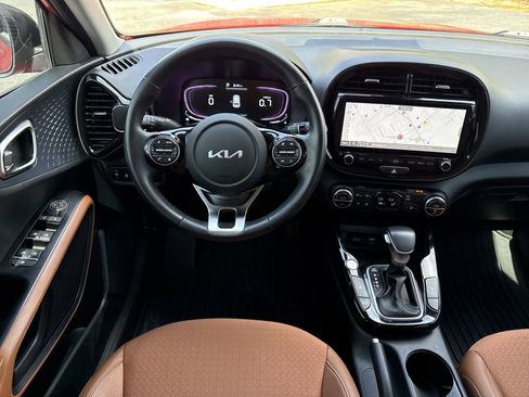 Used 2025 Kia Soul EX image 12