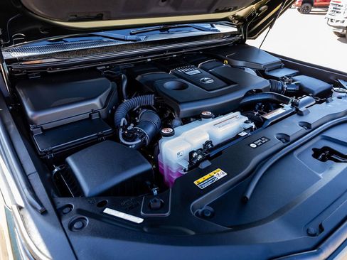 Used 2025 Lexus GX 550 w/ Accessory Package (Z1) image 38