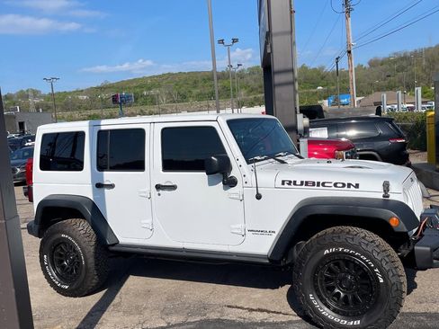 Used 2015 Jeep Wrangler Unlimited Rubicon AWD/4WD image 6