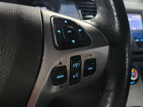 Used 2014 Ford Taurus SEL image 27