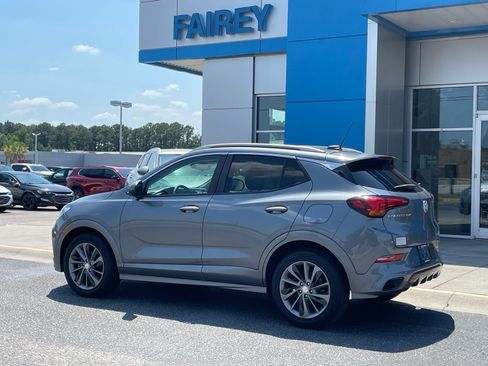 Used 2022 Buick Encore GX Select w/ Advanced Technology Package FWD image 3