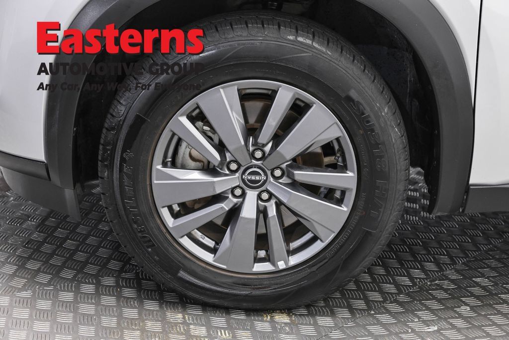 Used 2025 Nissan Pathfinder SV FWD image 33