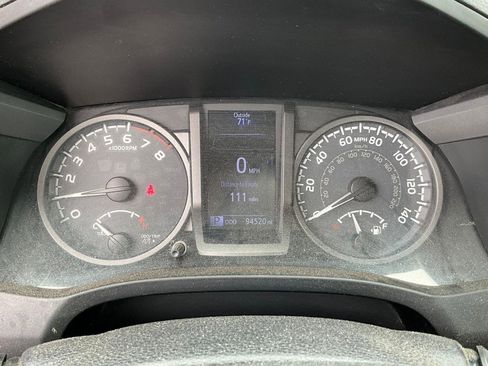 Used 2018 Toyota Tacoma TRD Sport AWD/4WD image 12