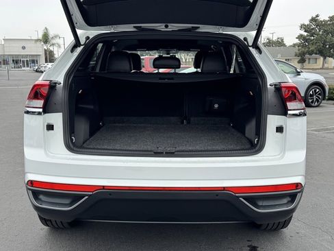 Used 2021 Volkswagen Atlas Cross Sport SE w/ Panoramic Sunroof Package image 10