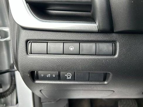 Used 2023 Nissan Rogue SV AWD/4WD image 19