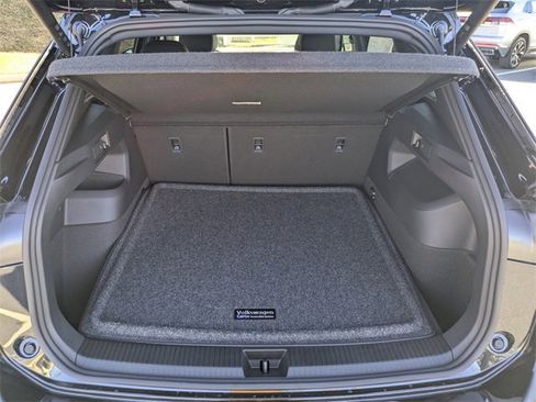 New 2026 Volkswagen Tiguan SE R-Line image 13