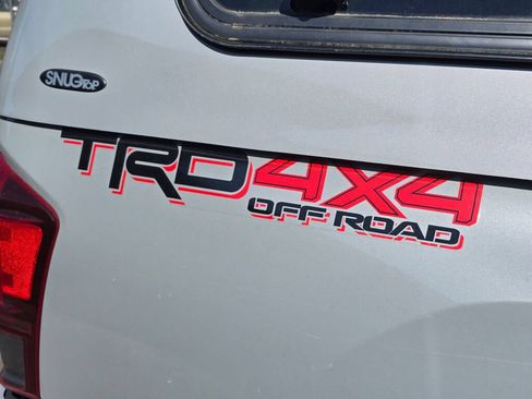 Used 2019 Toyota Tacoma TRD Off-Road w/ Technology Package AWD/4WD image 12